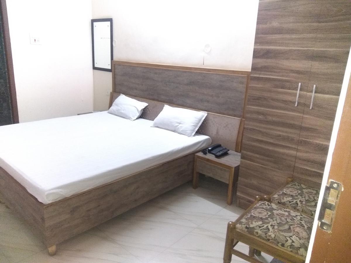 Hotel Palace Hoshiarpur Екстериор снимка
