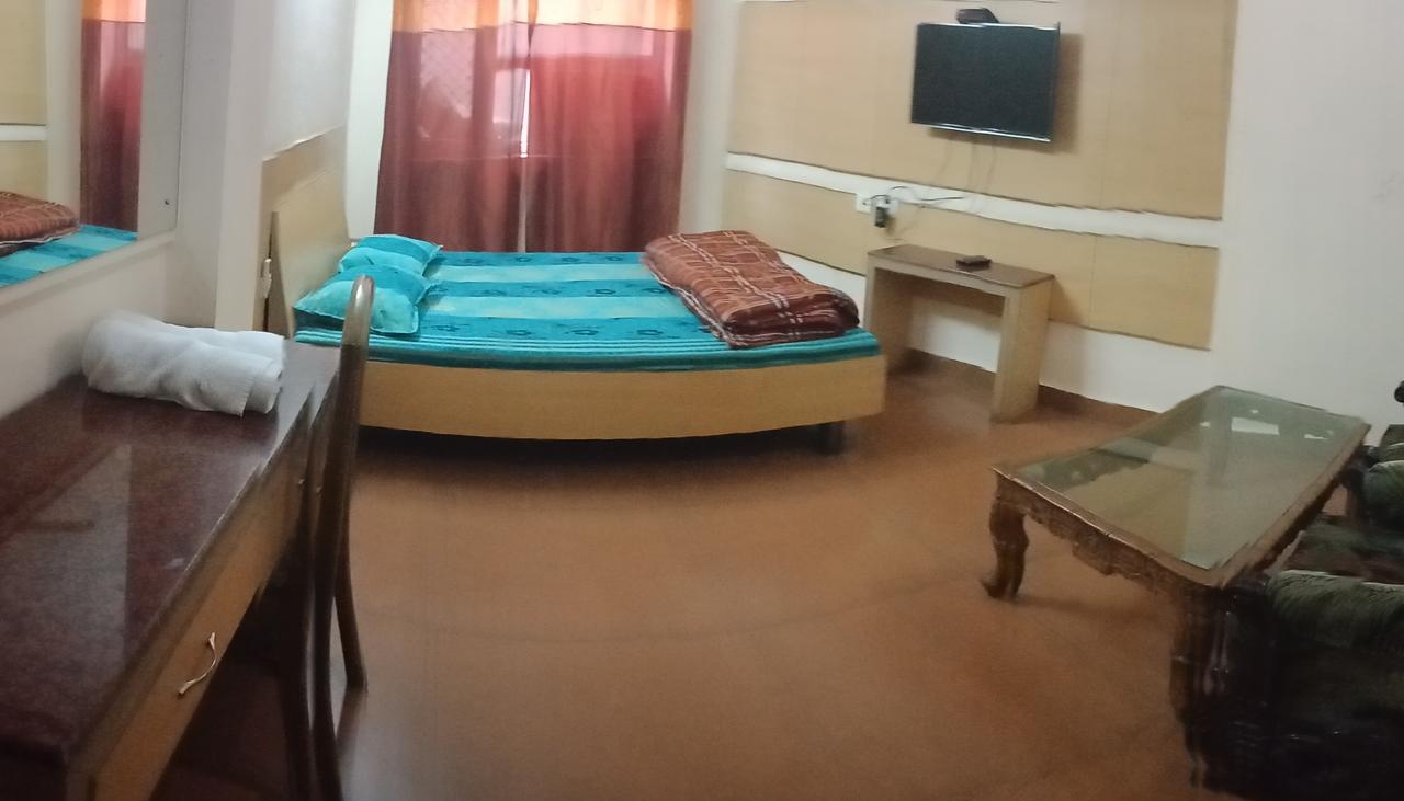 Hotel Palace Hoshiarpur Екстериор снимка